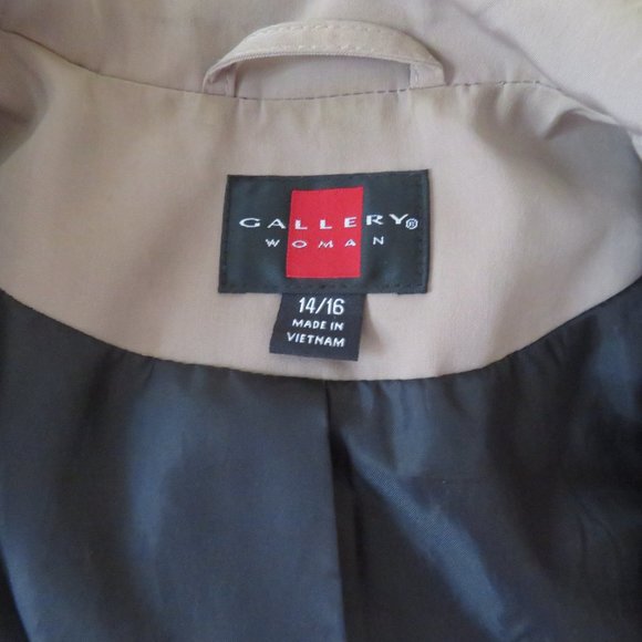 Woman's Spring Jacket - Picture 3 of 4